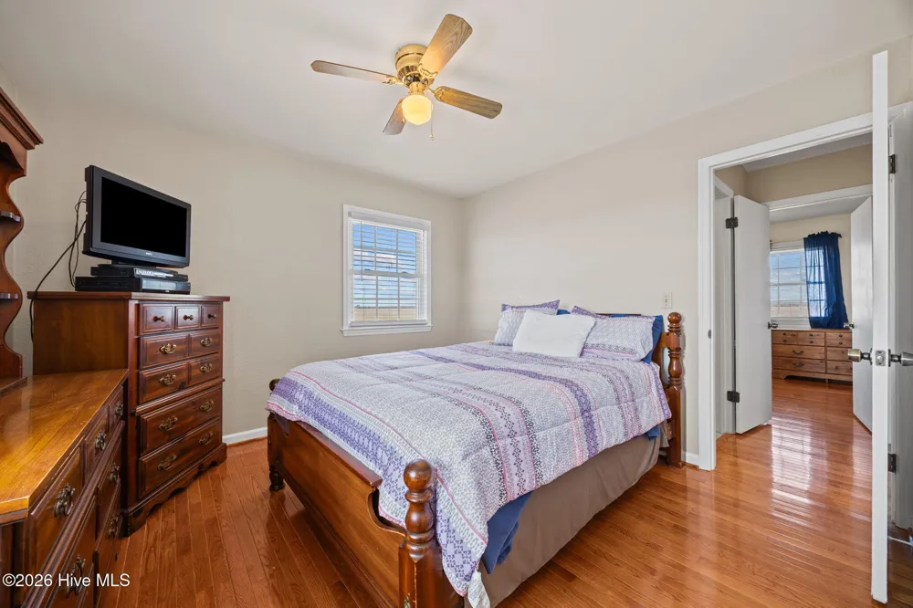 2575 White Plains Road Engelhard, NC 27824