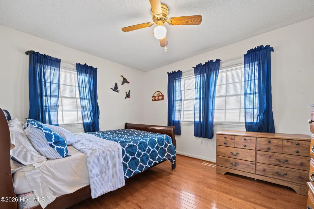 2575 White Plains Road Engelhard, NC 27824