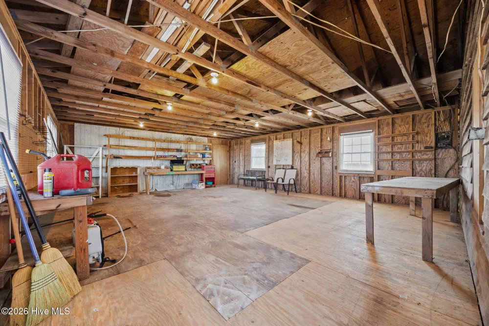2575 White Plains Road Engelhard, NC 27824