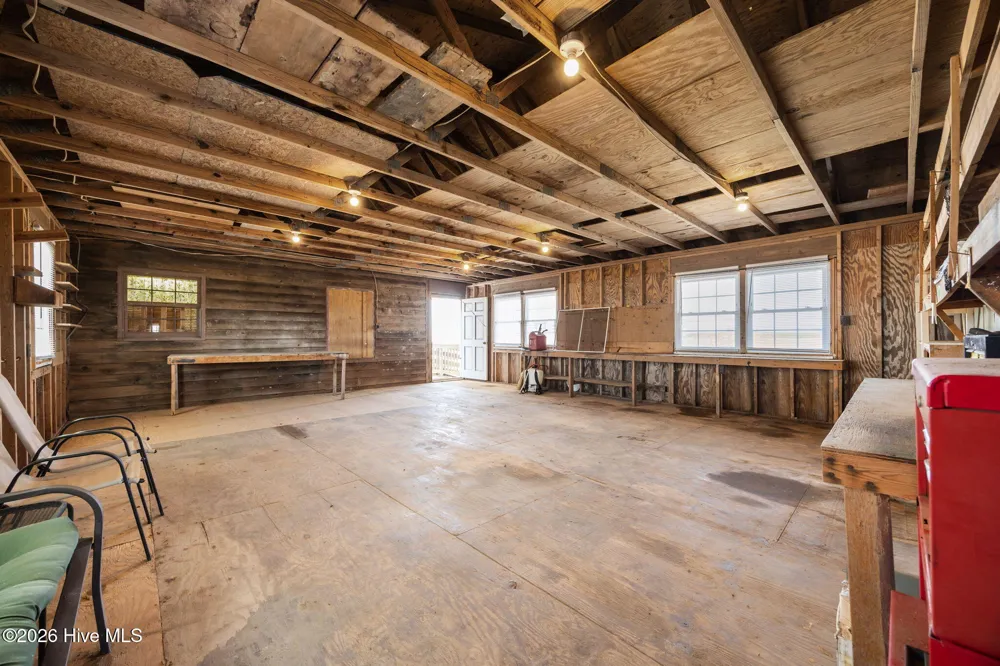 2575 White Plains Road Engelhard, NC 27824