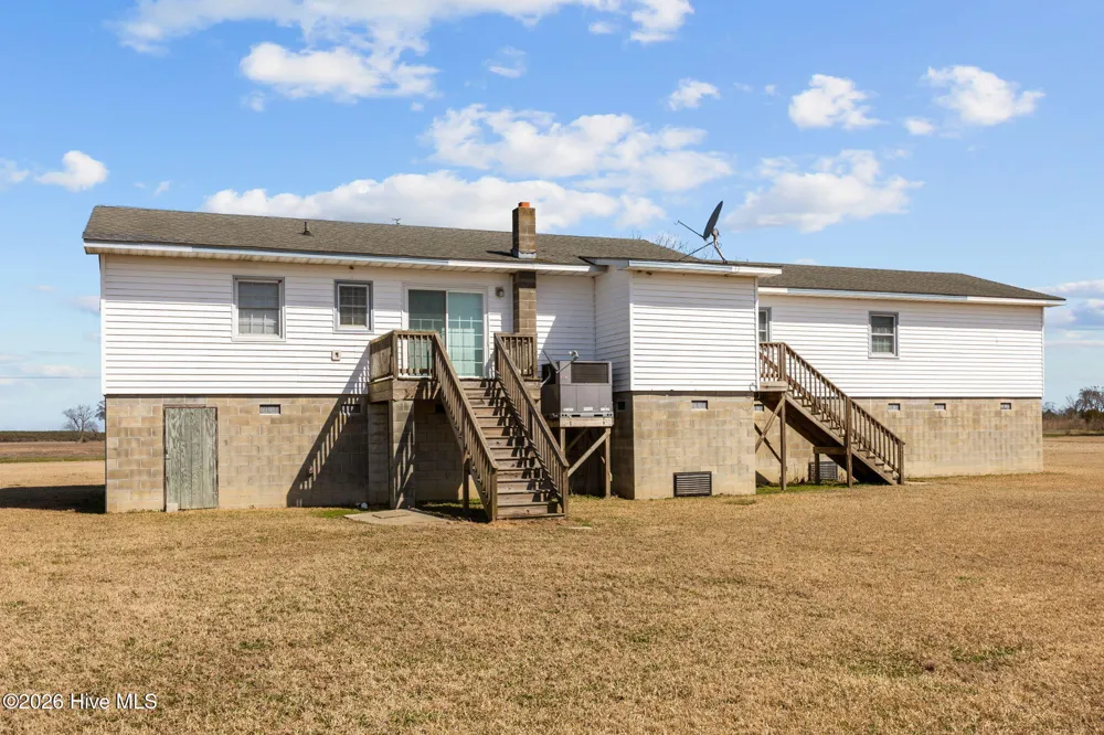 2575 White Plains Road Engelhard, NC 27824