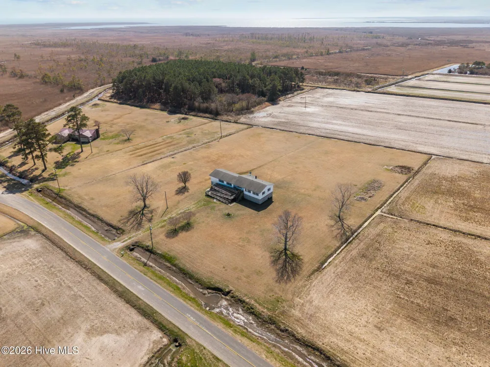2575 White Plains Road Engelhard, NC 27824