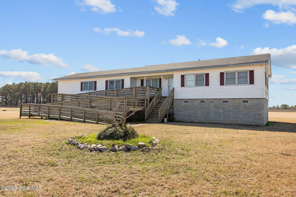 2575 White Plains Road Engelhard, NC 27824