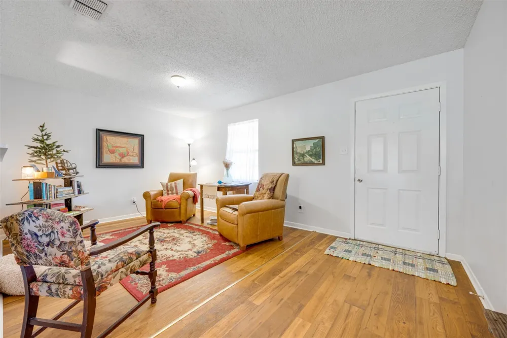 5730 E Fm 323 Palestine, TX 75801