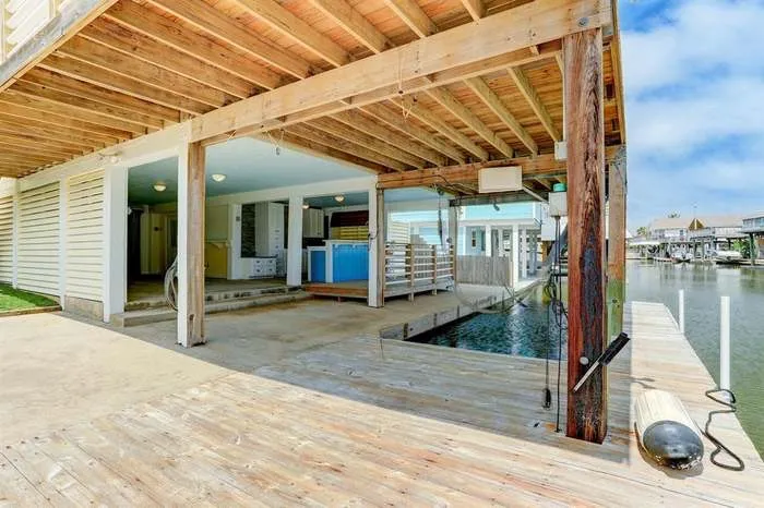 16525 Jamaica Cove Road Jamaica Beach, TX 77554