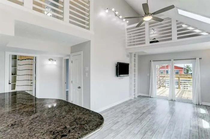 16525 Jamaica Cove Road Jamaica Beach, TX 77554