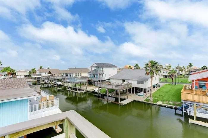 16525 Jamaica Cove Road Jamaica Beach, TX 77554