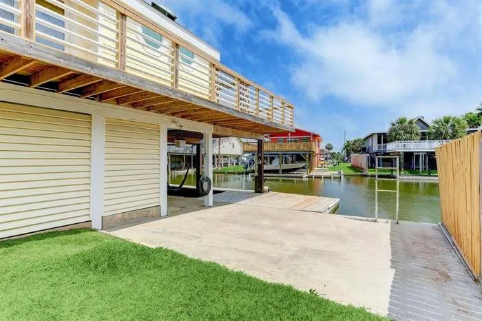 16525 Jamaica Cove Road Jamaica Beach, TX 77554