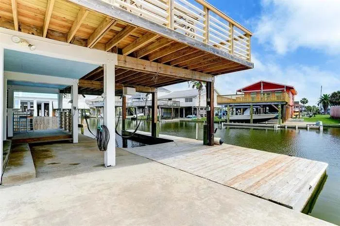 16525 Jamaica Cove Road Jamaica Beach, TX 77554