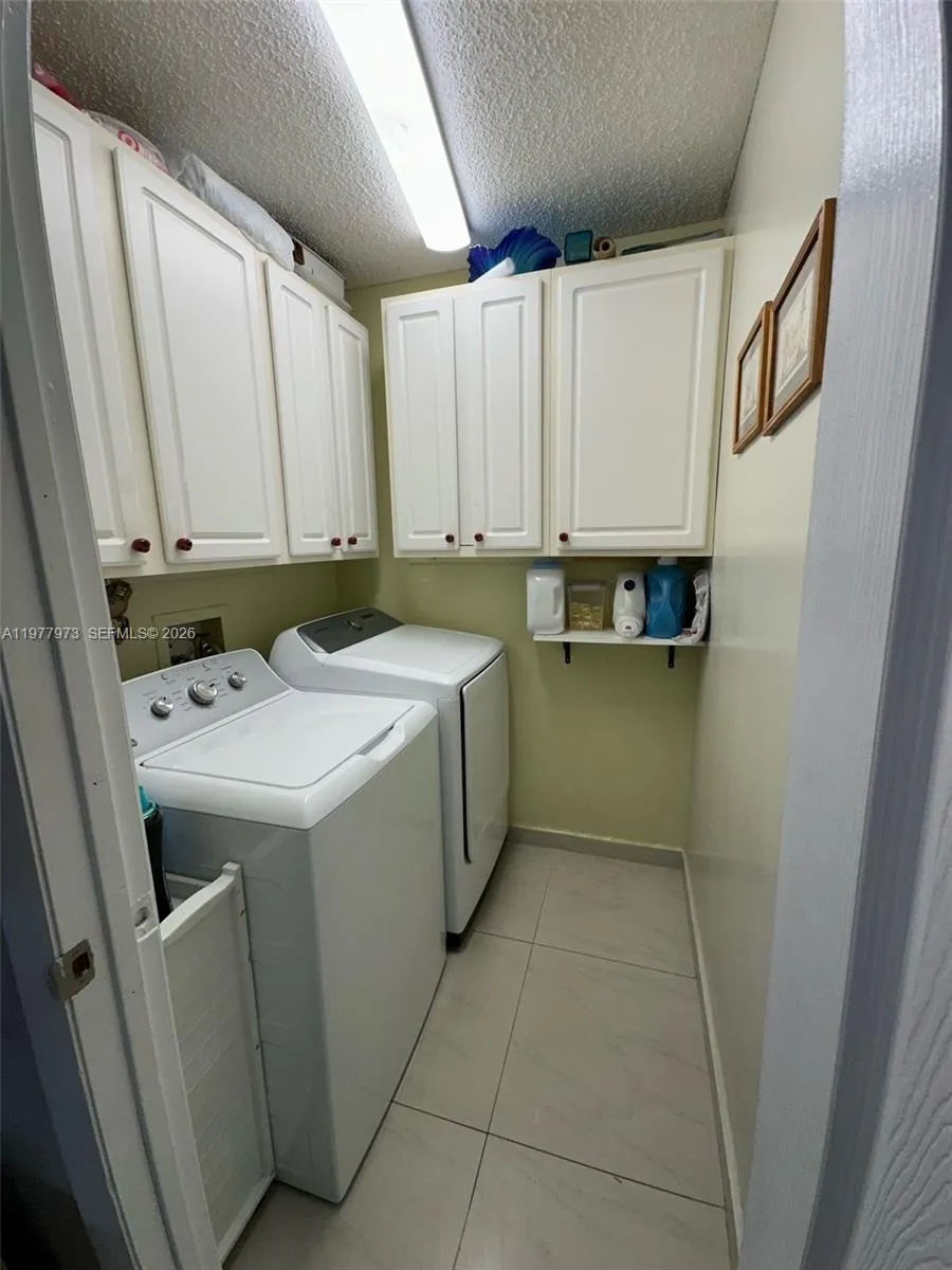 2385 W 69th St #2385-A Hialeah, FL 33016