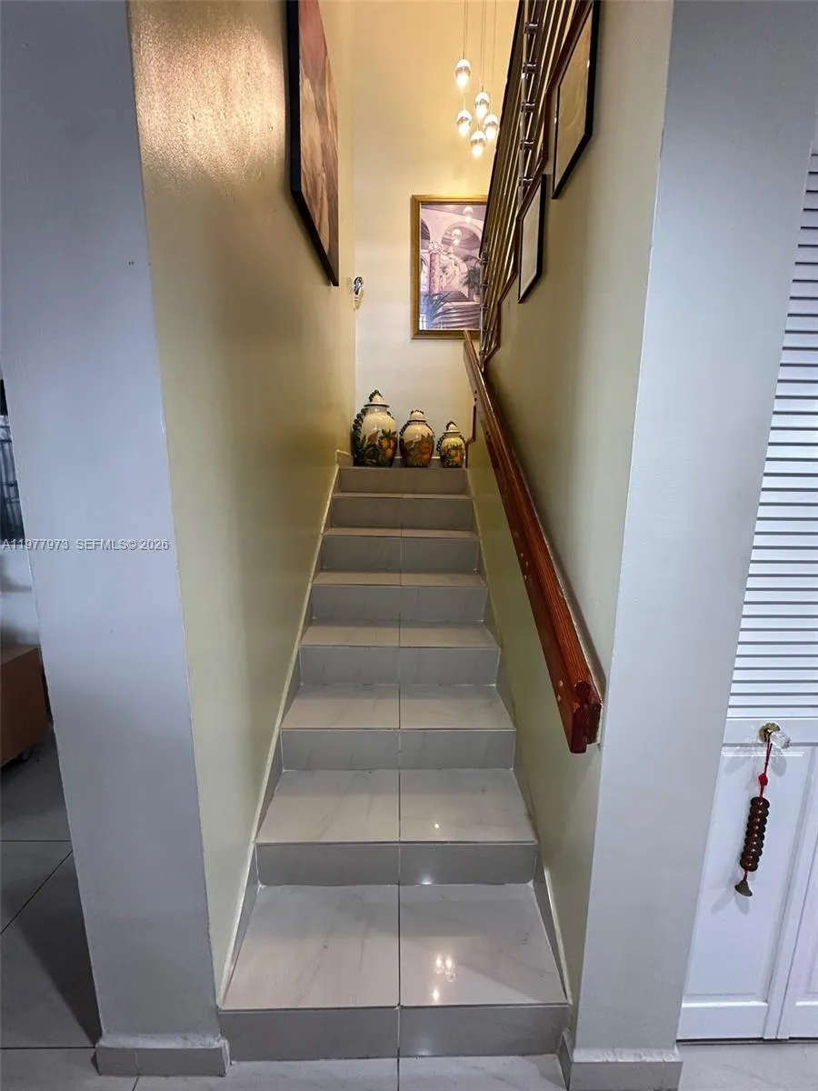 2385 W 69th St #2385-A Hialeah, FL 33016