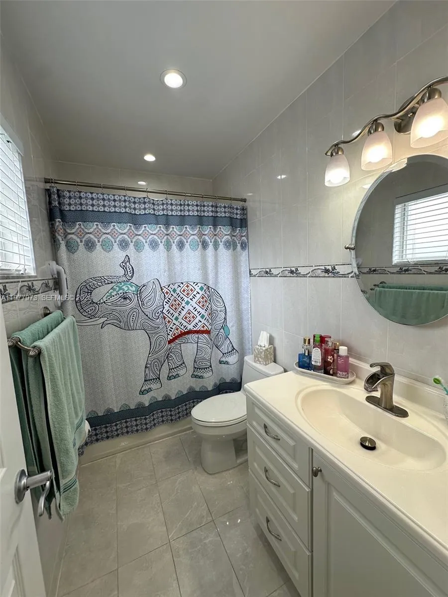 2385 W 69th St #2385-A Hialeah, FL 33016