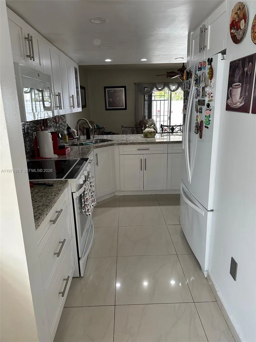 2385 W 69th St #2385-A Hialeah, FL 33016