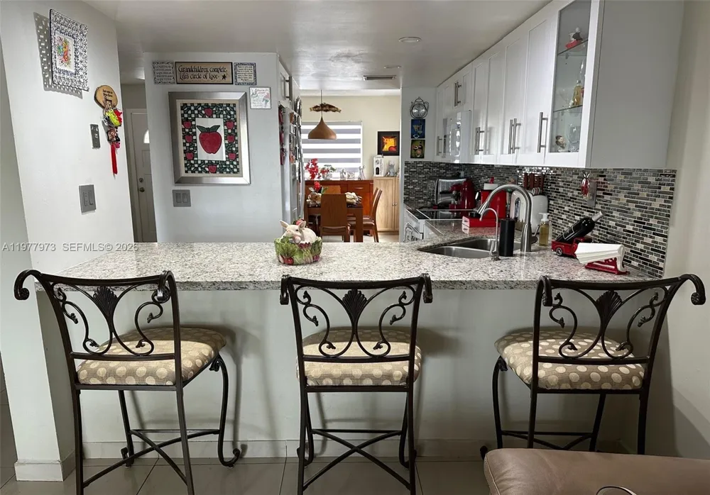 2385 W 69th St #2385-A Hialeah, FL 33016