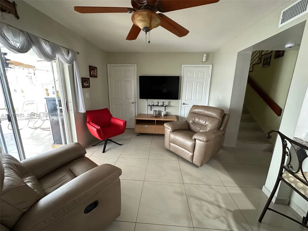 2385 W 69th St #2385-A Hialeah, FL 33016