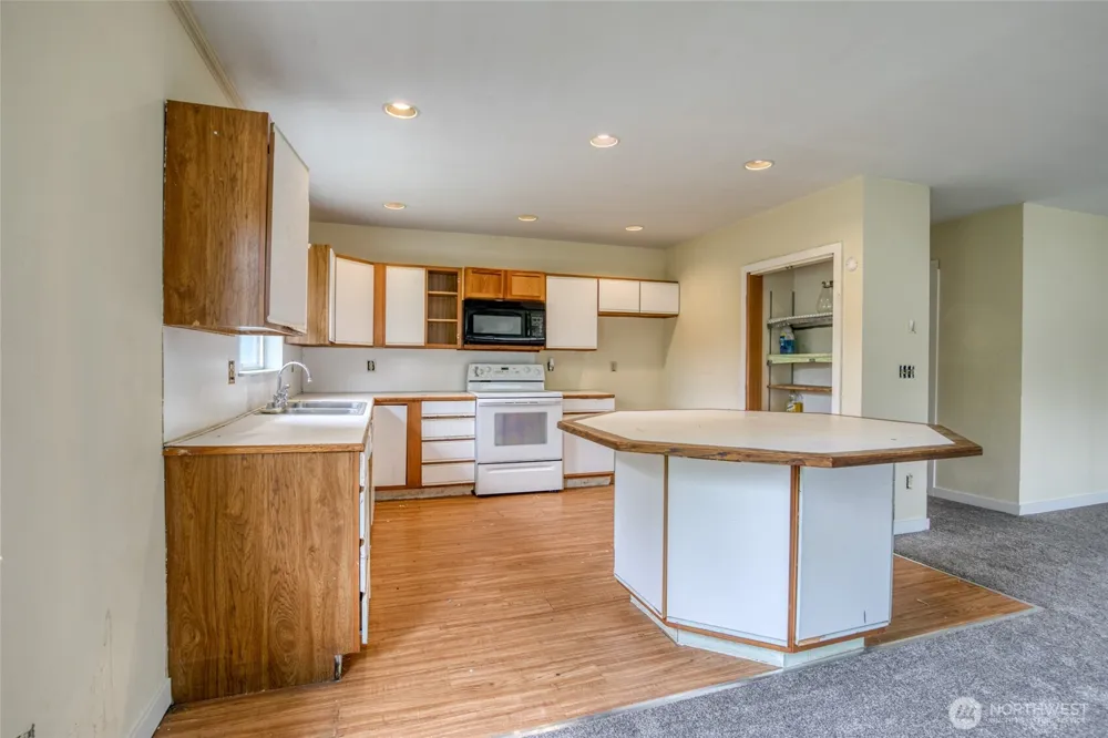 102 Elma Street Copalis Beach, WA 98535