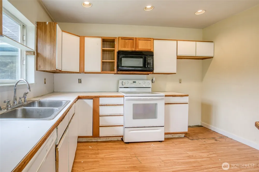 102 Elma Street Copalis Beach, WA 98535
