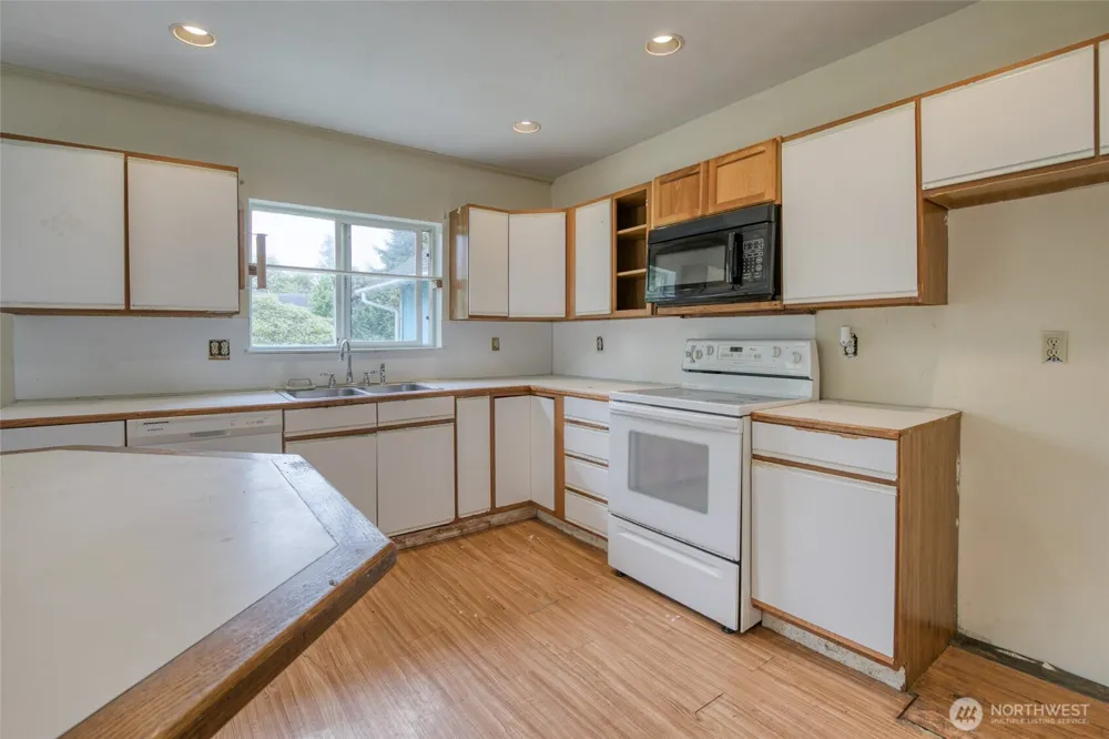 102 Elma Street Copalis Beach, WA 98535
