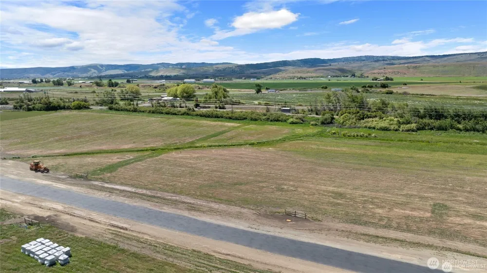 520 Thorp Landing Lane Thorp, WA 98946