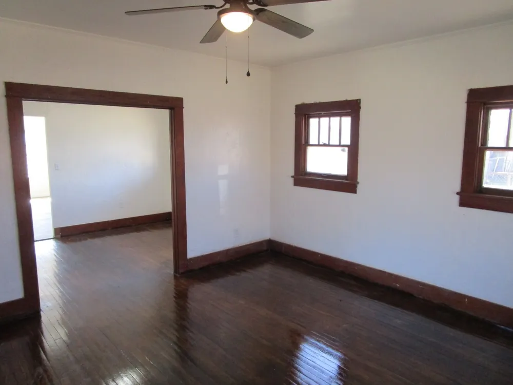 106 E Magnolia Avenue Electra, TX 76360