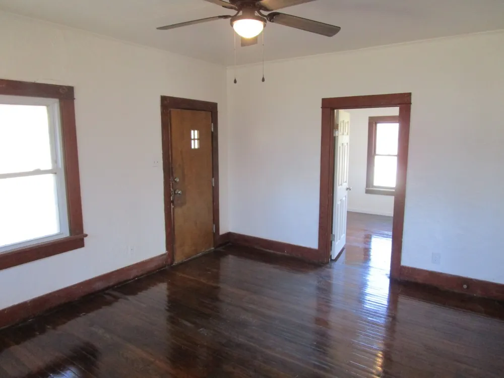 106 E Magnolia Avenue Electra, TX 76360