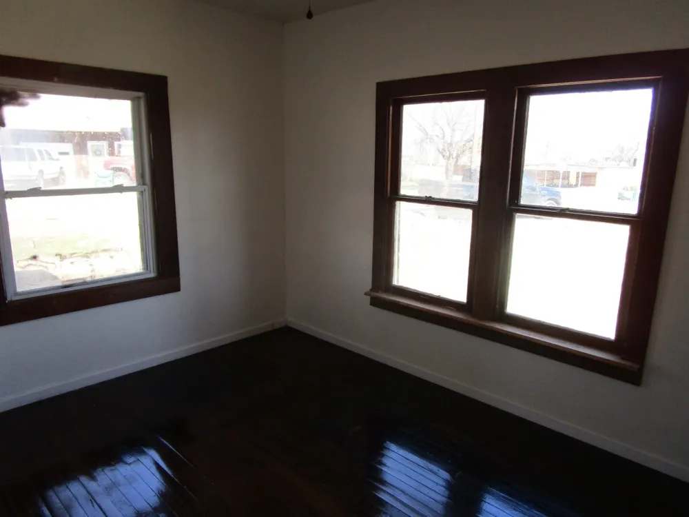 106 E Magnolia Avenue Electra, TX 76360