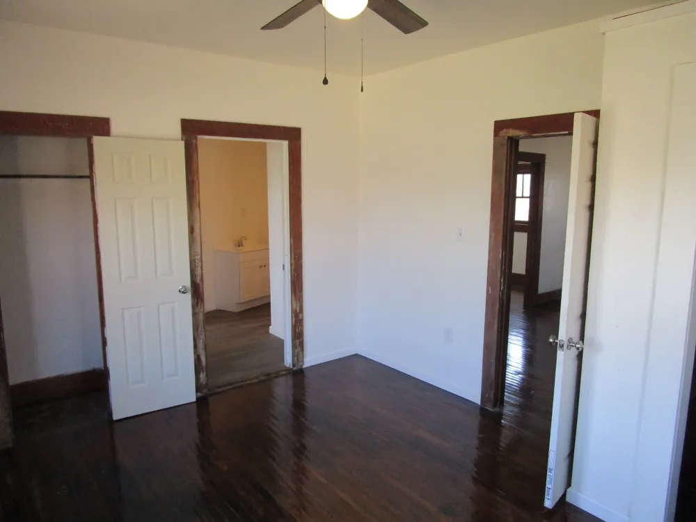 106 E Magnolia Avenue Electra, TX 76360