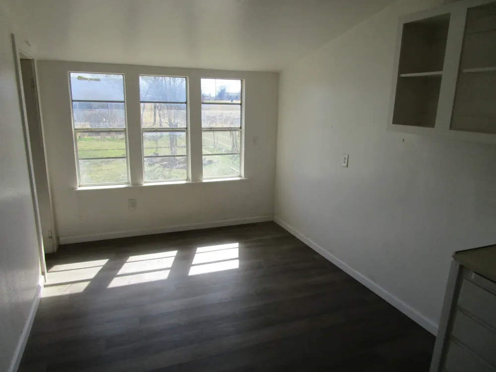 106 E Magnolia Avenue Electra, TX 76360