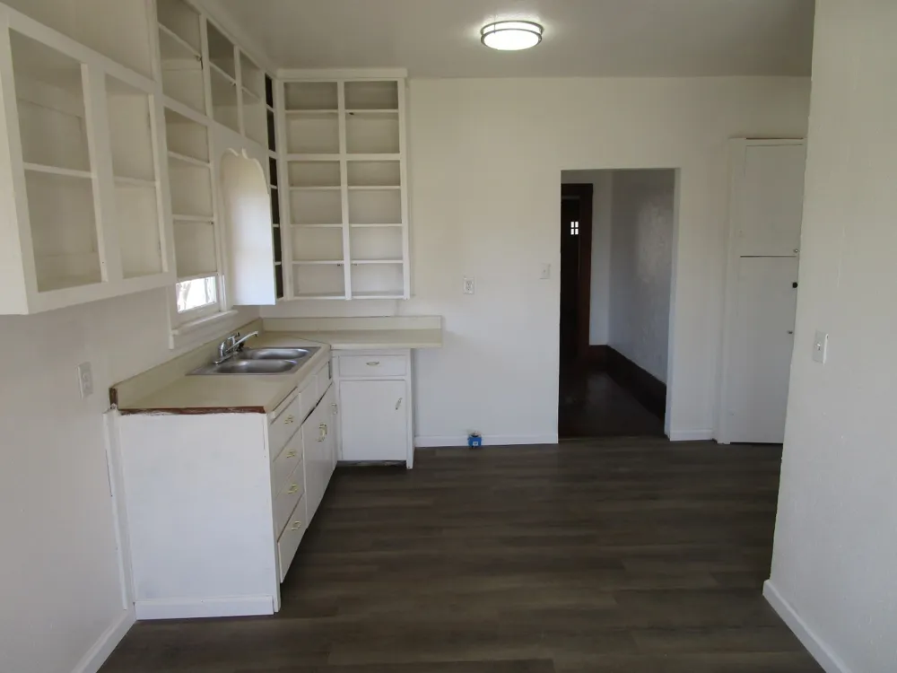 106 E Magnolia Avenue Electra, TX 76360