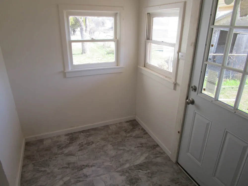106 E Magnolia Avenue Electra, TX 76360