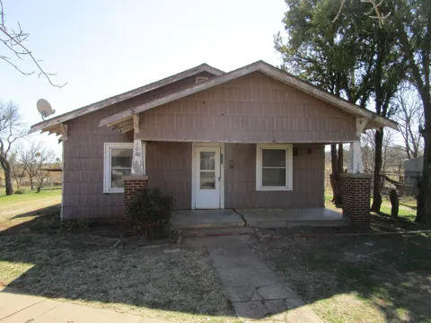 106 E Magnolia Avenue