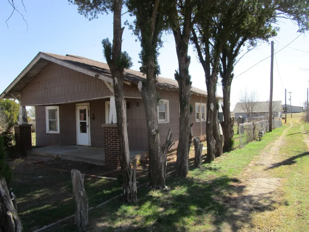 106 E Magnolia Avenue Electra, TX 76360