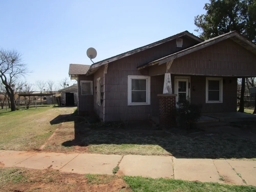 106 E Magnolia Avenue Electra, TX 76360