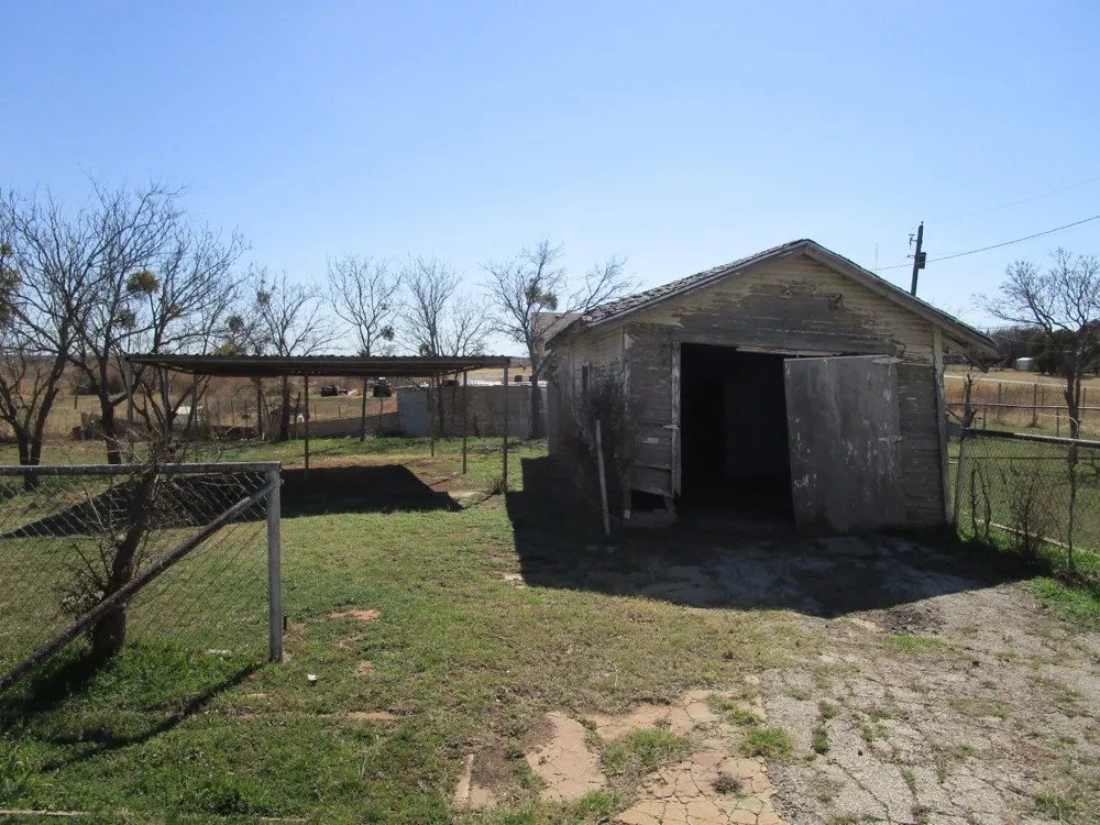 106 E Magnolia Avenue Electra, TX 76360