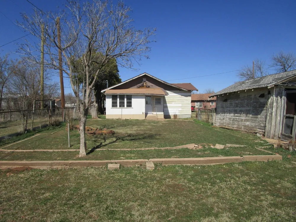 106 E Magnolia Avenue Electra, TX 76360