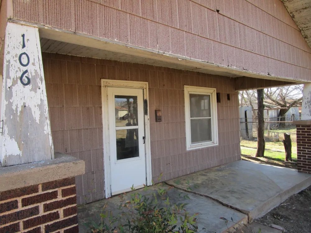 106 E Magnolia Avenue Electra, TX 76360