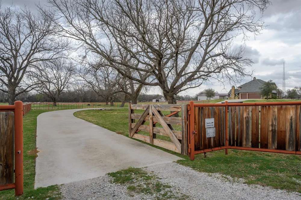 1003 Buckner Road Brock, TX 76462
