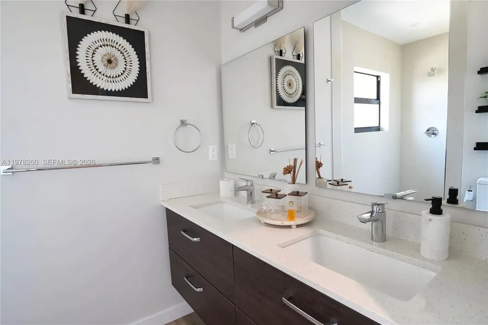 211 SE 4th St #3 Hallandale Beach, FL 33009