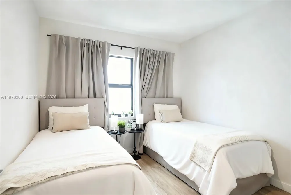 211 SE 4th St #3 Hallandale Beach, FL 33009