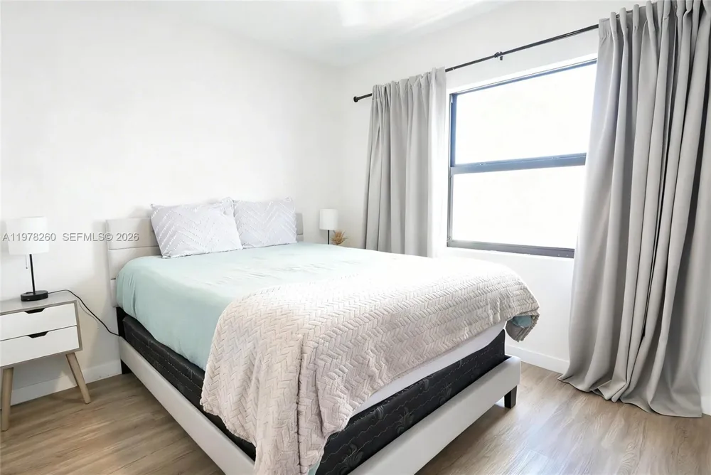 211 SE 4th St #3 Hallandale Beach, FL 33009