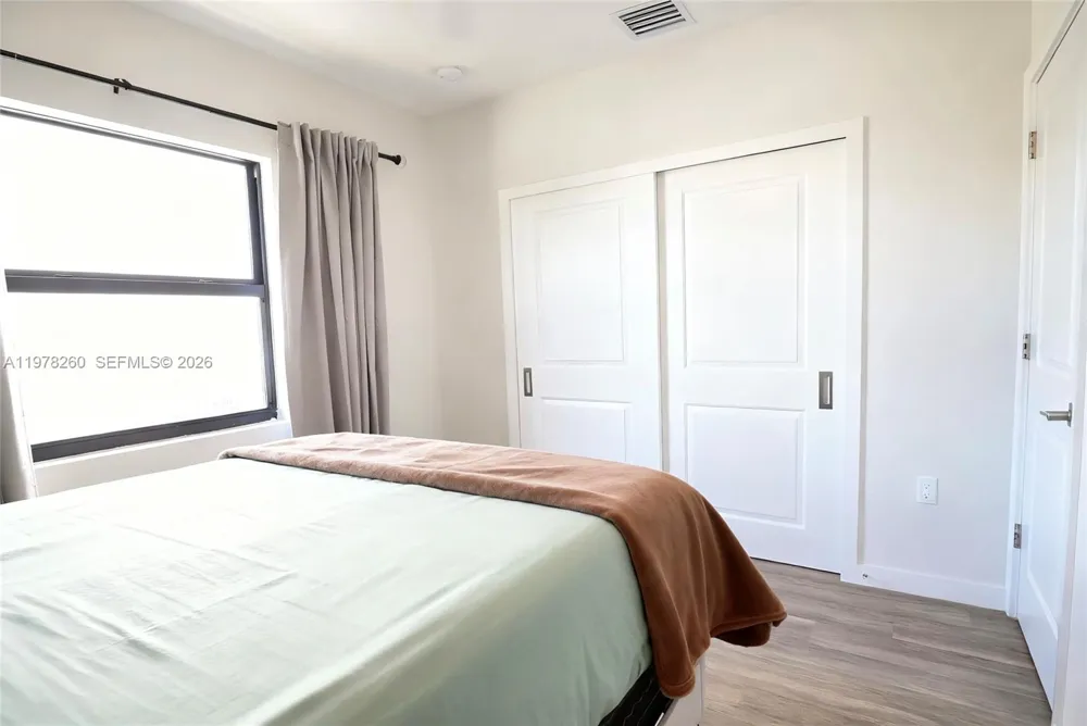 211 SE 4th St #3 Hallandale Beach, FL 33009