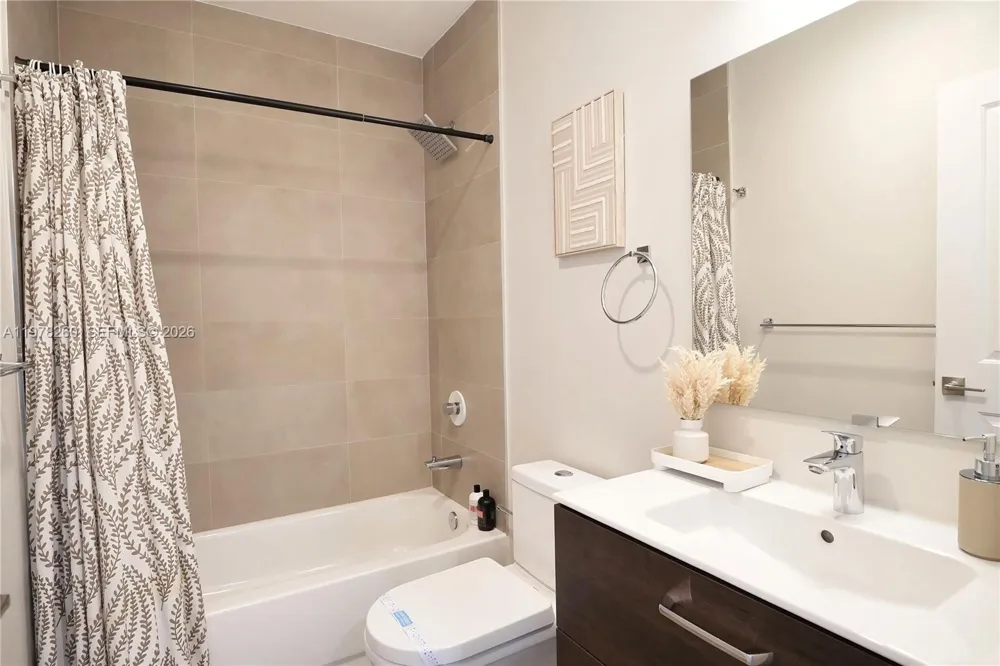 211 SE 4th St #3 Hallandale Beach, FL 33009