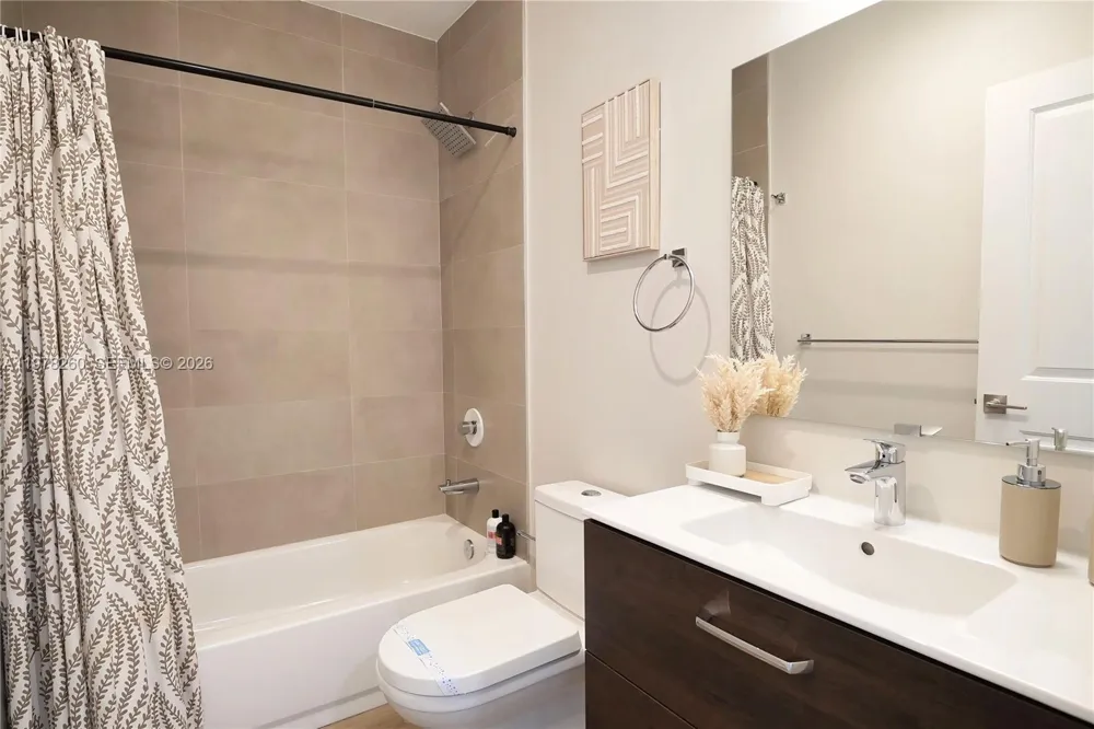 211 SE 4th St #3 Hallandale Beach, FL 33009