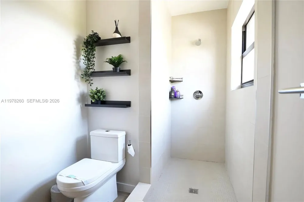 211 SE 4th St #3 Hallandale Beach, FL 33009