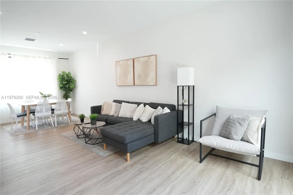 211 SE 4th St #3 Hallandale Beach, FL 33009