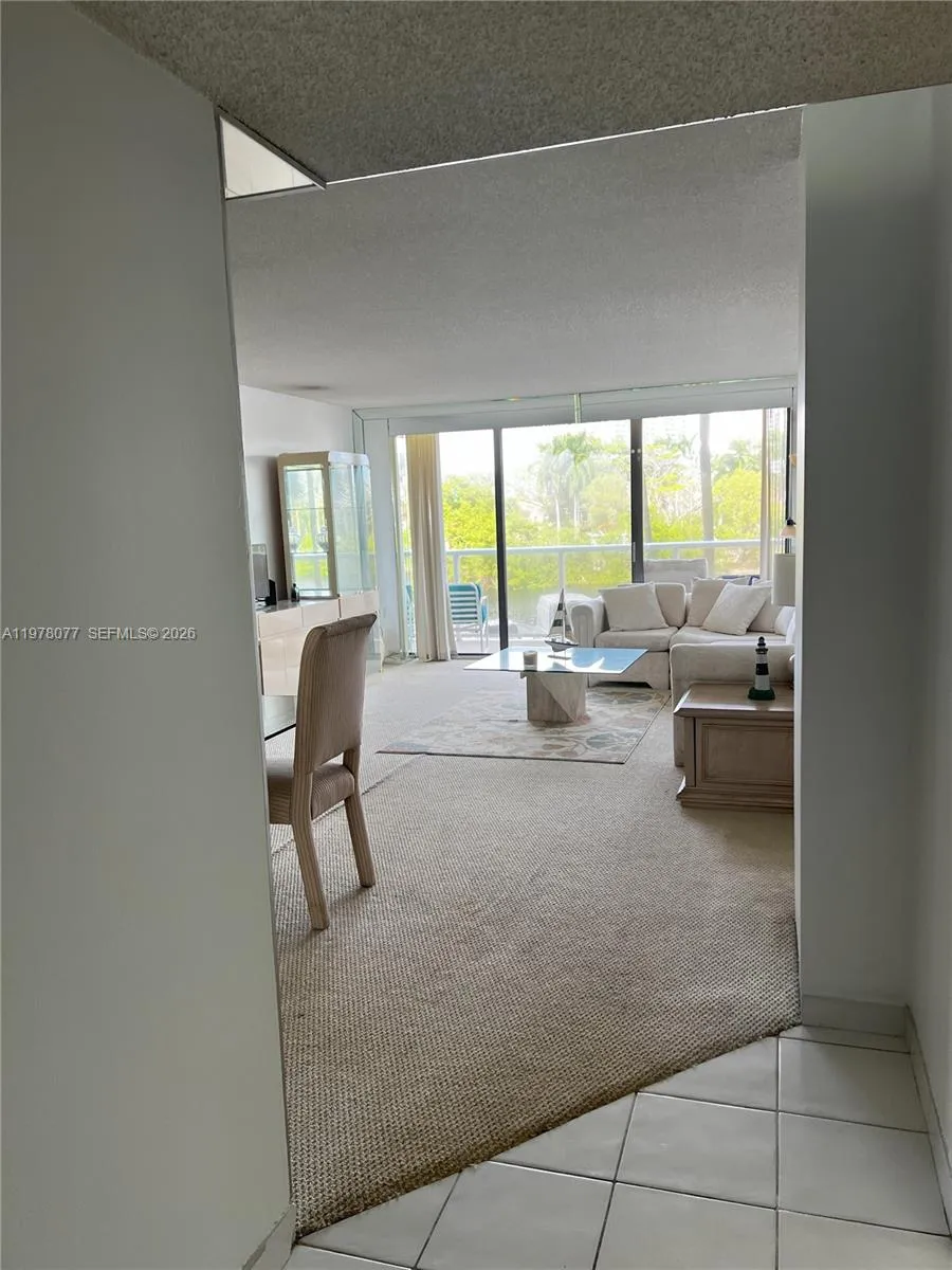 3701 Country Club Dr #201 Aventura, FL 33180
