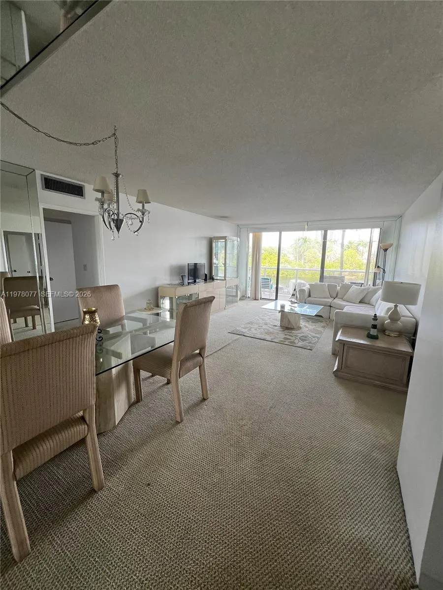3701 Country Club Dr #201 Aventura, FL 33180