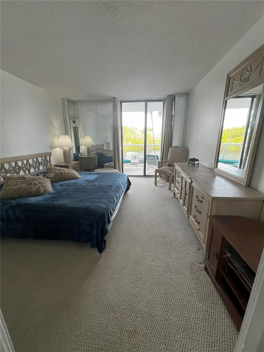 3701 Country Club Dr #201 Aventura, FL 33180