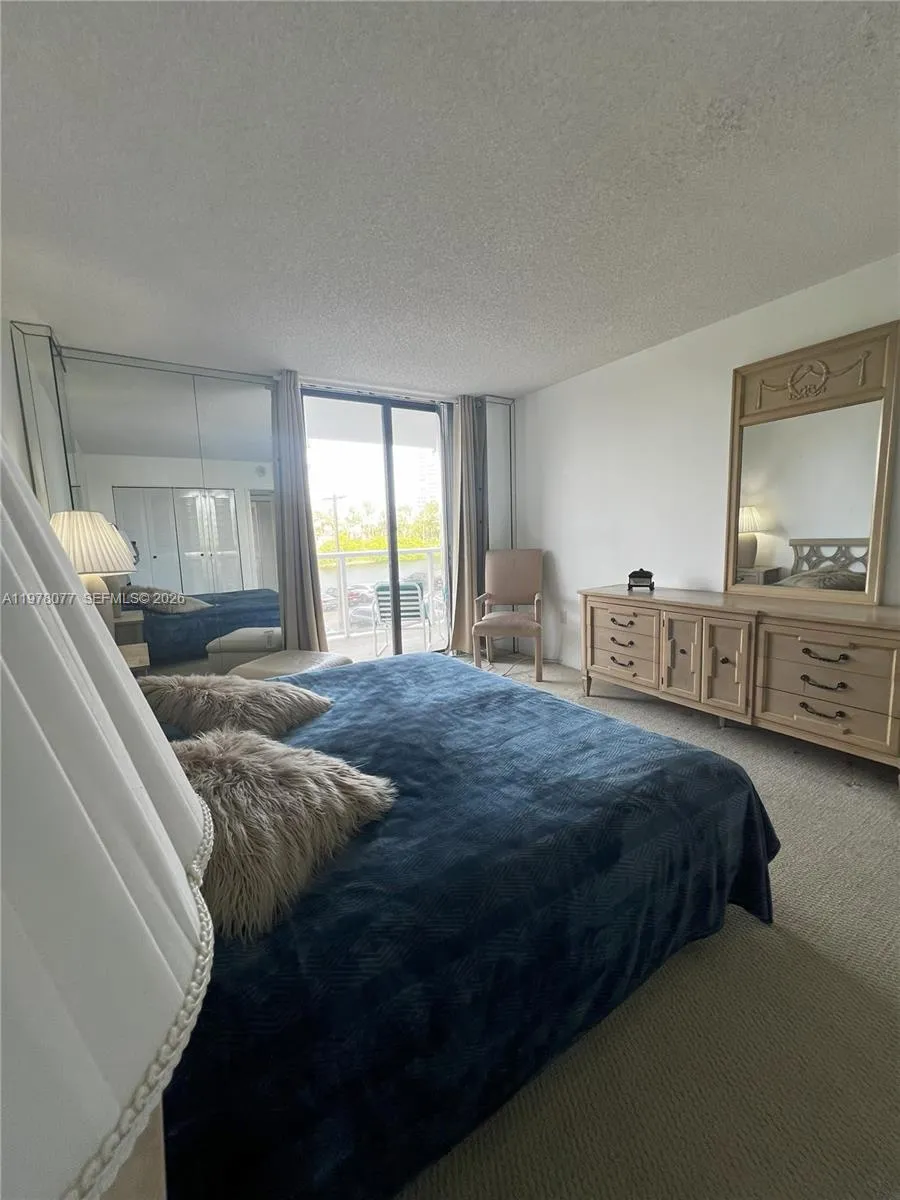 3701 Country Club Dr #201 Aventura, FL 33180