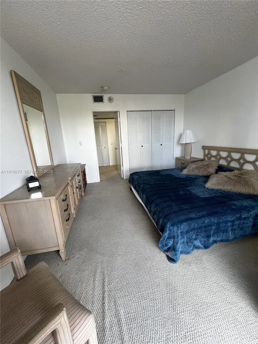 3701 Country Club Dr #201 Aventura, FL 33180